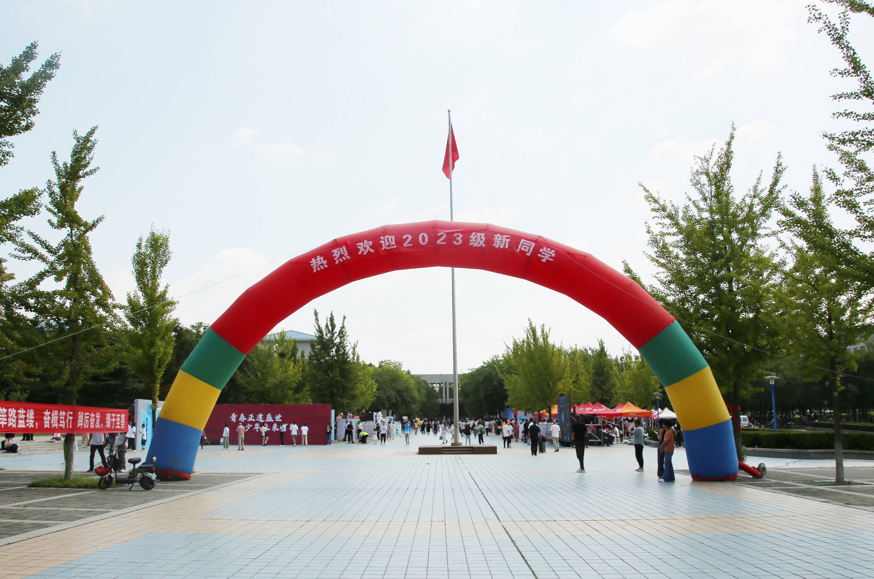 【秋季开学季】山东中医药大学迎来2023级新同学