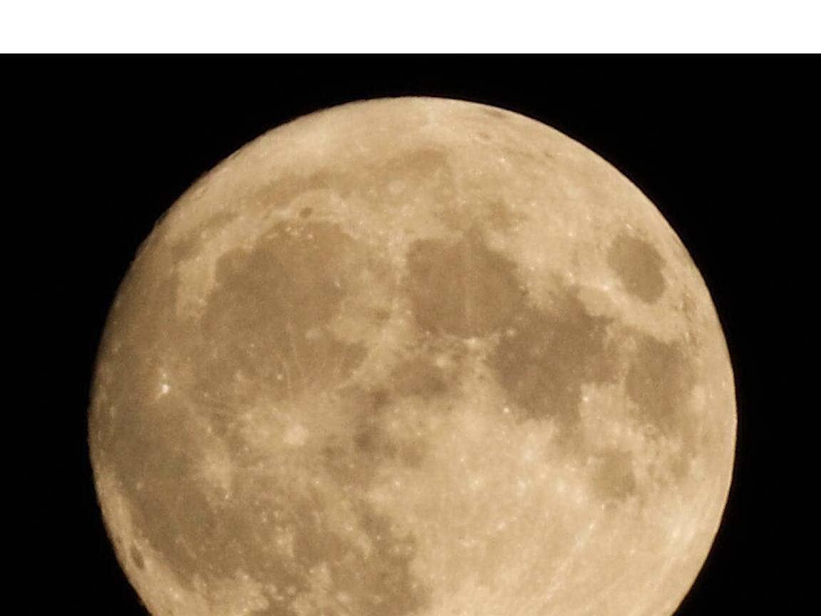 本年度“最大满月”“超级月亮”“蓝月亮”同时上演