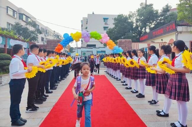 滿“新”歡喜 未來可期  濟南市東方雙語實驗學校師生喜迎新學年