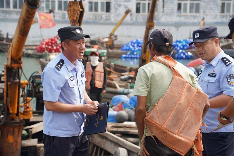 威海高新区：渔船民喜迎开海 海岸警察守护平安