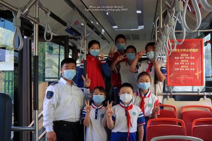 济南公交新开通31条定制专线 开启“护学模式”