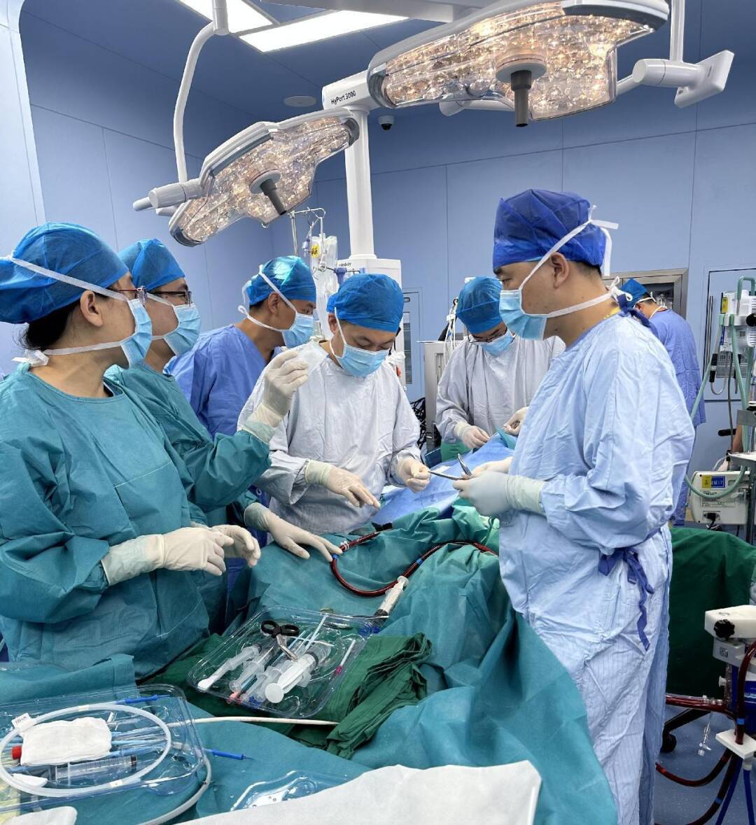 山东第一医科大学附属省立医院同时完成肺肝肾移植手术