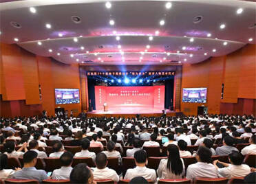 庆祝第39个教师节暨潍坊市“敢为善为”教育人物发布仪式举行