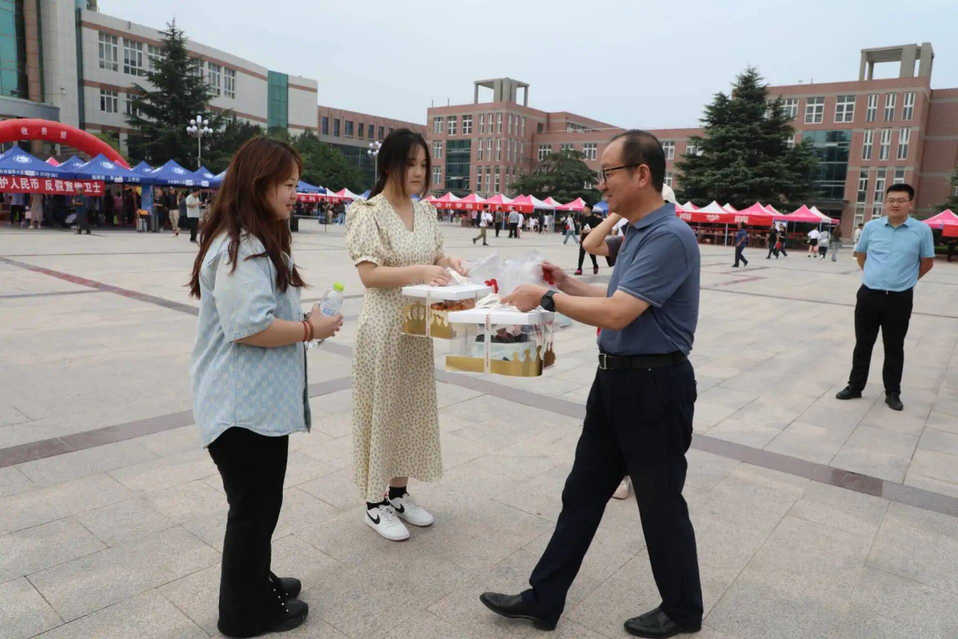 山东财经大学东方学院2023级新生报到