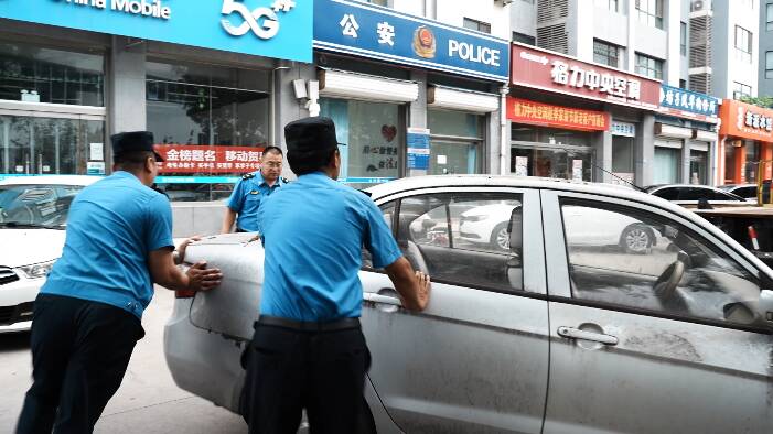 潍坊市坊子区：多部门合力清理“僵尸车” 提升道路交通环境“颜值”