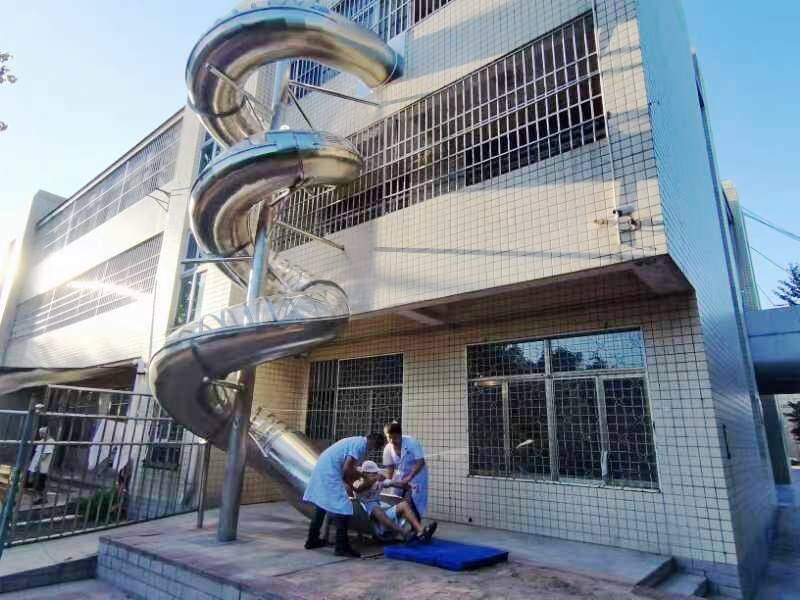 ​潍坊市社会福利院为失能特困老年人搭建逃生滑梯 打通“第三条生命通道”
