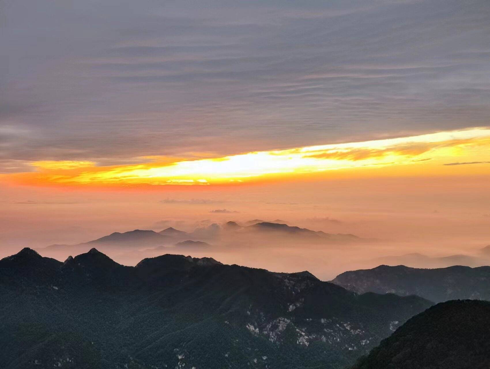 泰山夕阳的照片图片