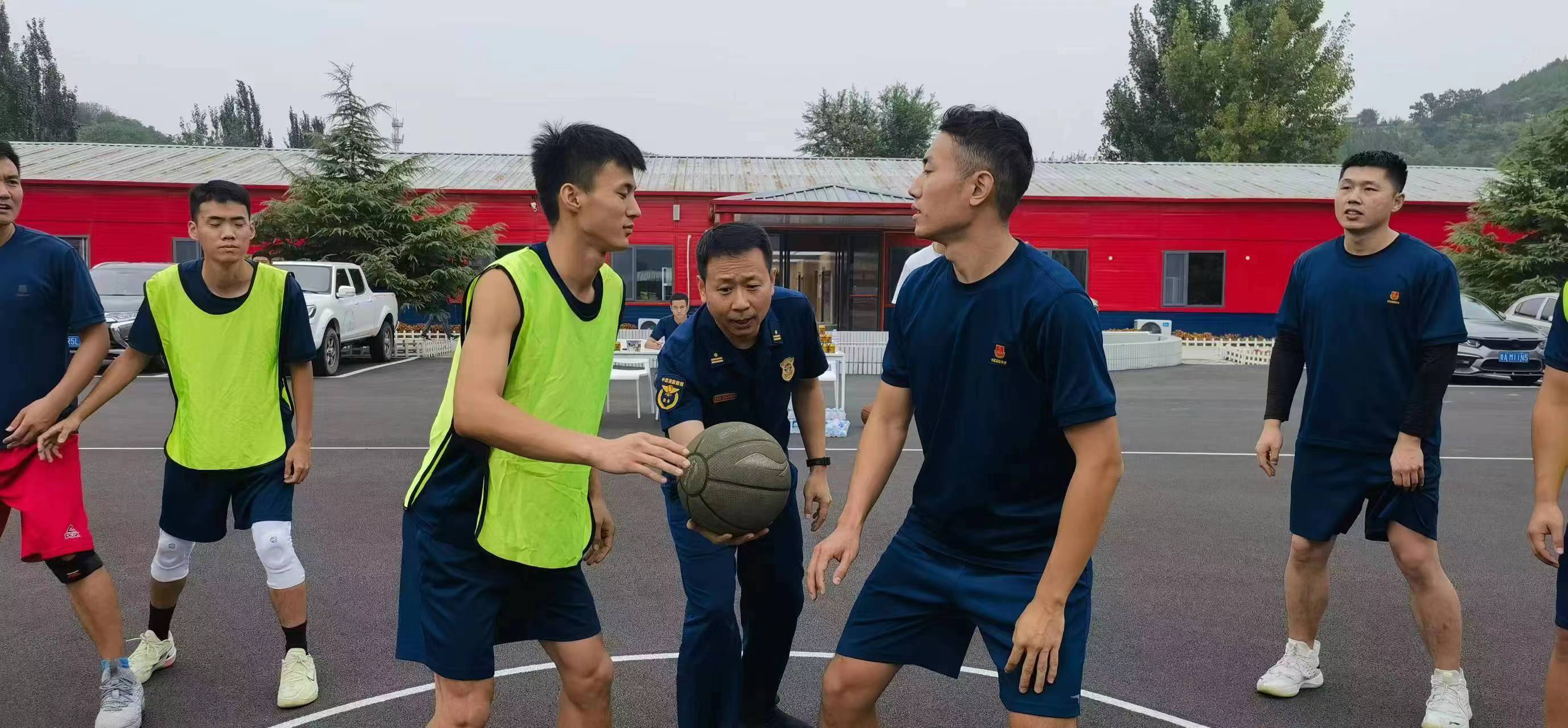 济南市市中区消防救援大队举行“迎中秋庆国庆”篮球友谊对抗赛