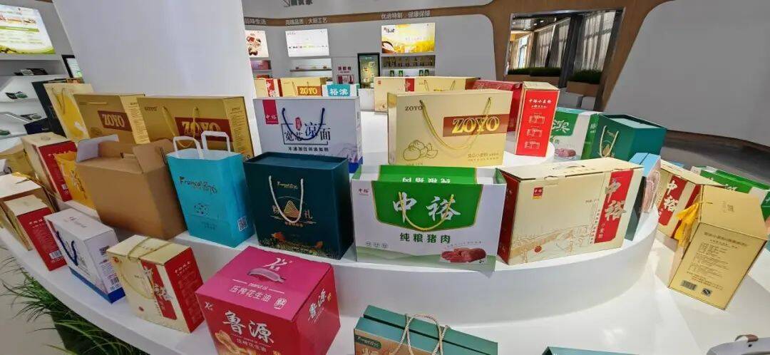 丝路黄河外媒行探访滨州中裕食品小麦全产业链