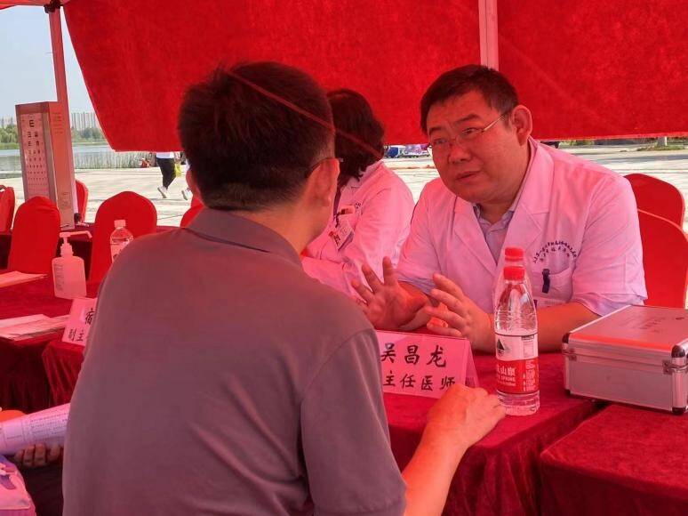 济南市第二人民医院参加“服务百姓 健康行动”大型义诊活动