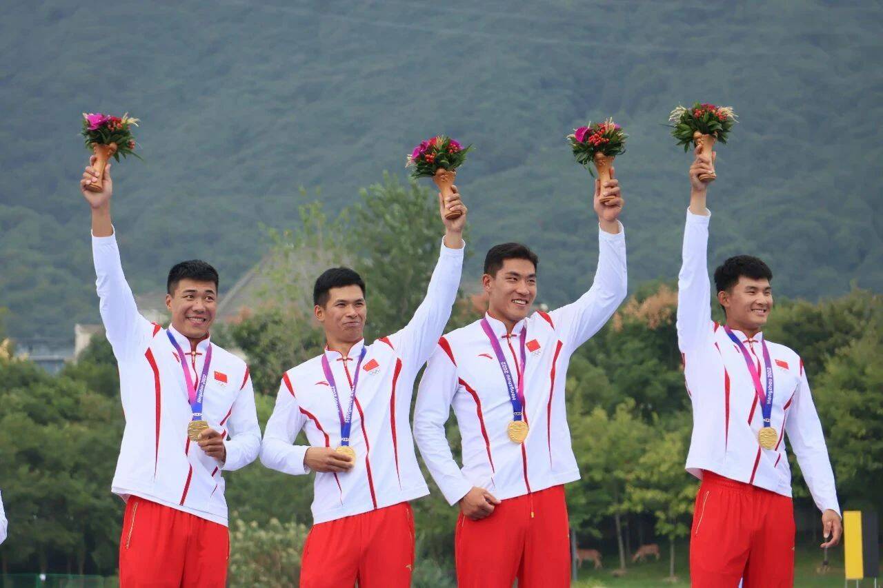 济南小伙董毅亚运会赛场夺金牌 每小时转桨上千次 双手的老茧是他的勋章