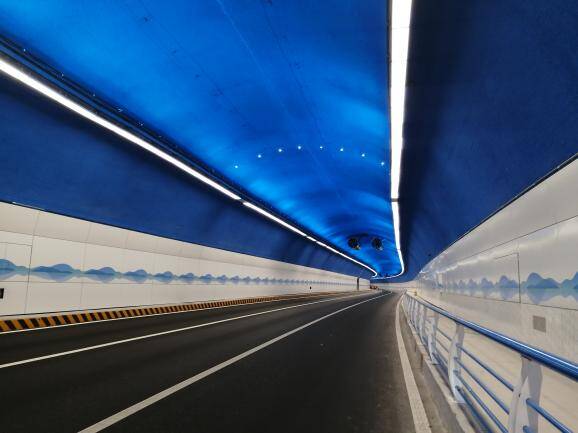 济南开元隧道“颜值”改造大提升 今晚10点起通行有变！