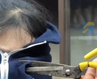 衣服拉链夹住女子眼皮 滨州消防紧急救援