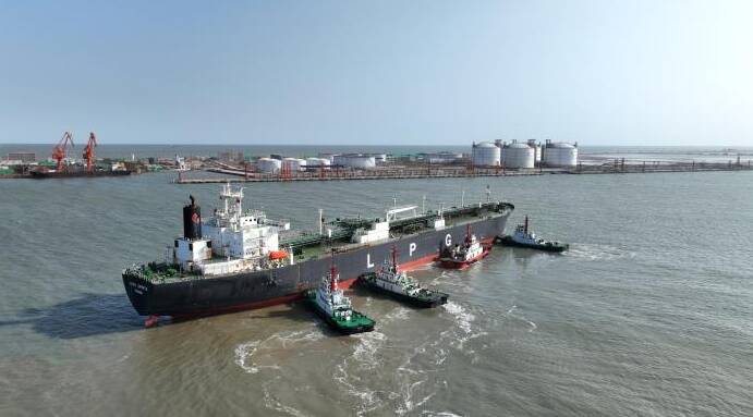 里程碑时刻！山东港口滨州港首艘外贸VLGC船舶顺利靠泊