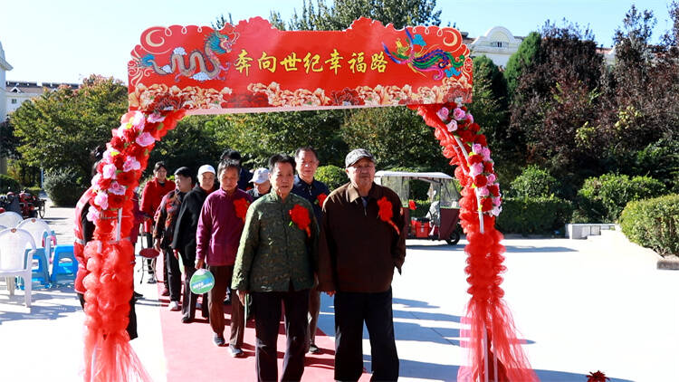 东营市广饶县：40对老人齐聚一堂共庆金婚  传递岁月的温馨