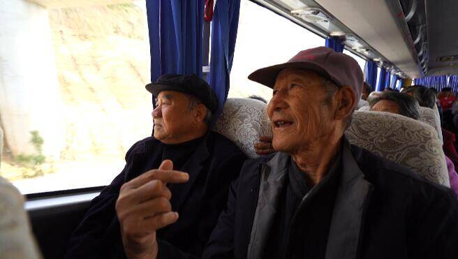 青州：组织百名老人沿济潍高速观光游览 赏美景看时代发展变化