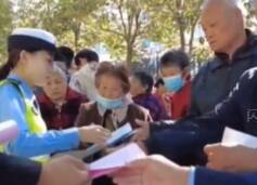 九九重陽節、濃濃敬老情 鄒平交警為老年人送重陽節“安全禮”