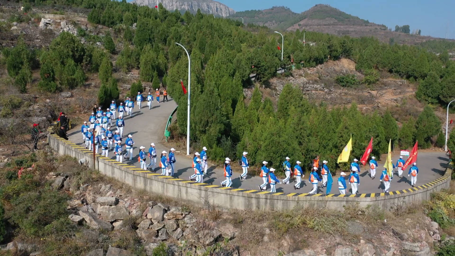 2000余名徒步爱好者相约枣庄山亭 共享山水美景