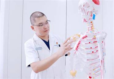 医者故事丨刘希伟：以医者初心，疗患者骨伤之痛