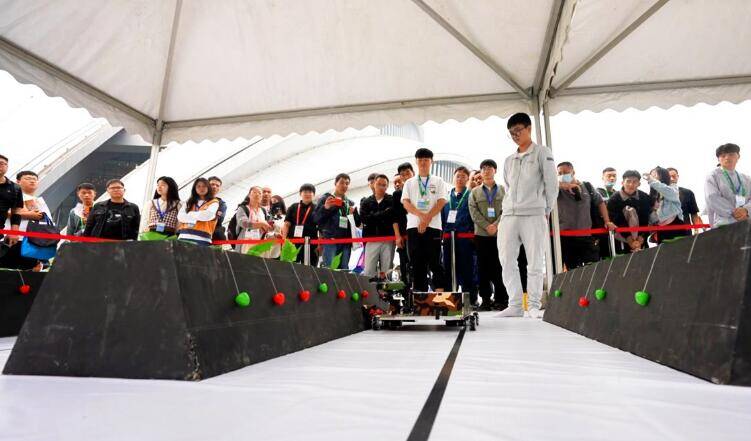 “潍柴雷沃智慧农业杯”中国农业机器人大赛开赛