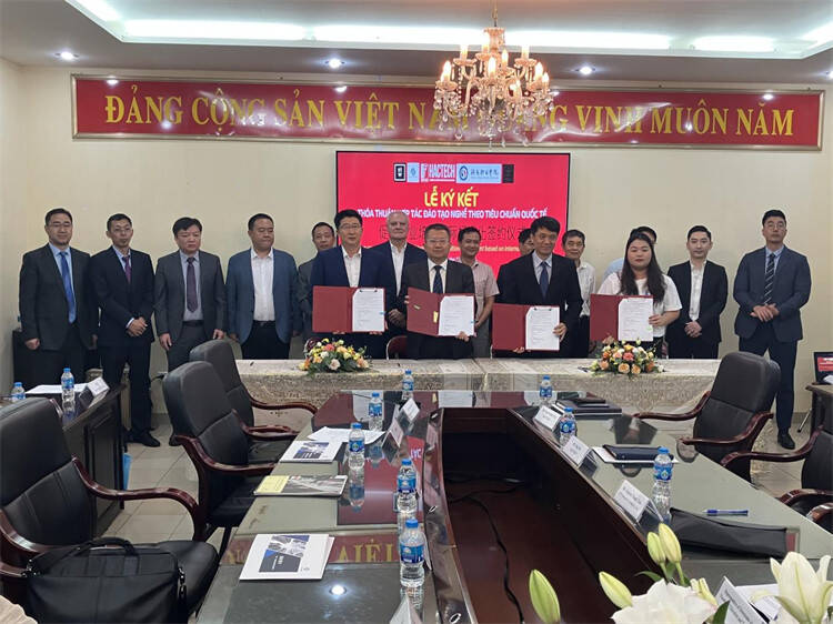 中越促进职业培训国际标准化签约仪式在越南河内举行