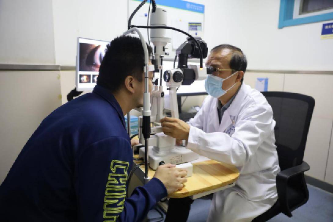 济南市第二人民医院助双眼高度近视、先天性眼球震颤患者重见光明