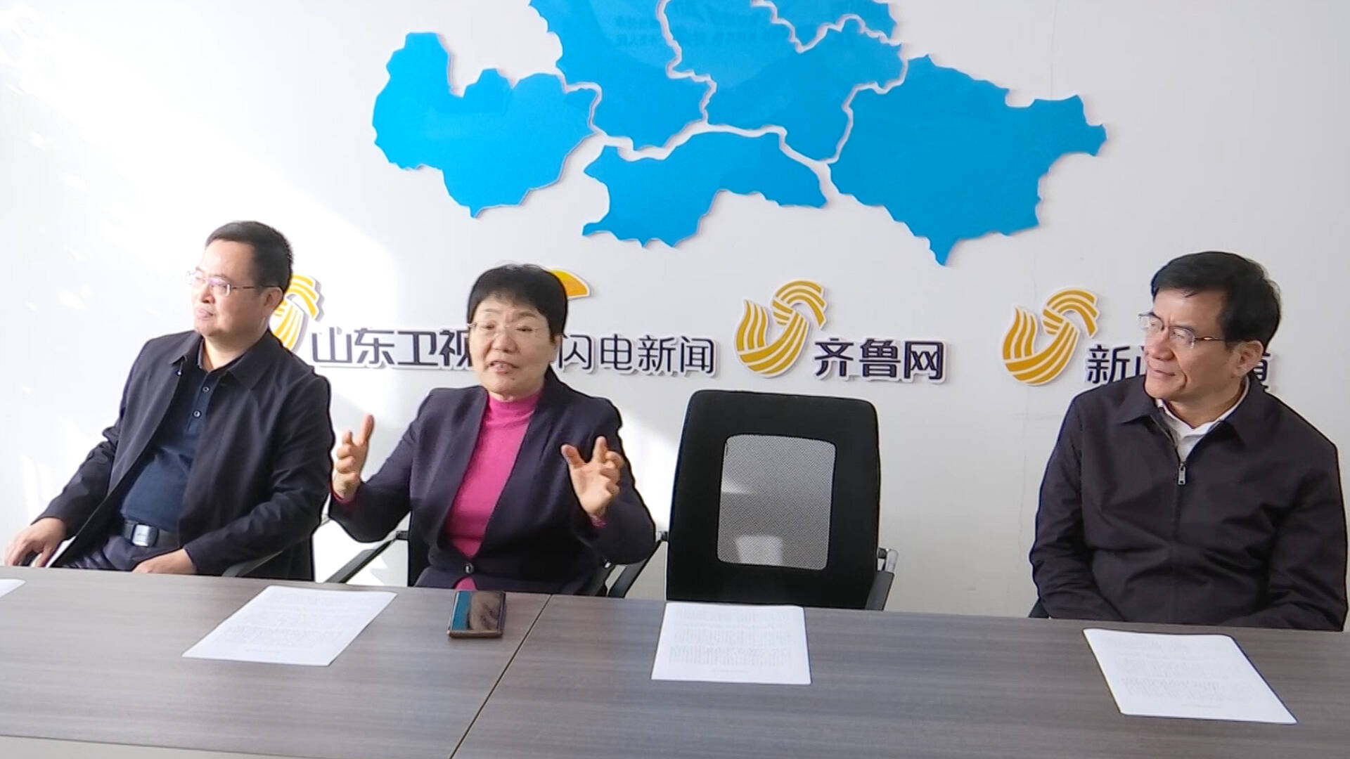 泰安市委常委、宣传部部长王爱新到山东广播电视台泰安记者站看望新闻工作者