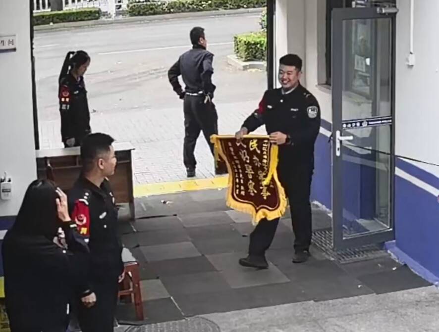 淄博市民给泰安民警寄来“感恩快递”