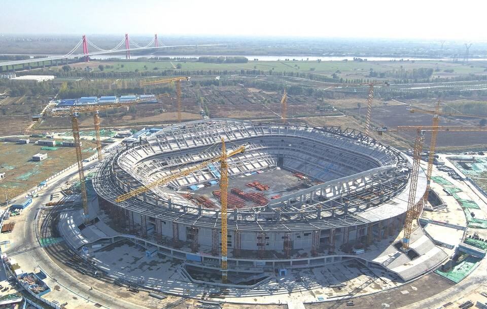 济南黄河体育中心足球场屋盖钢结构施工进展顺利