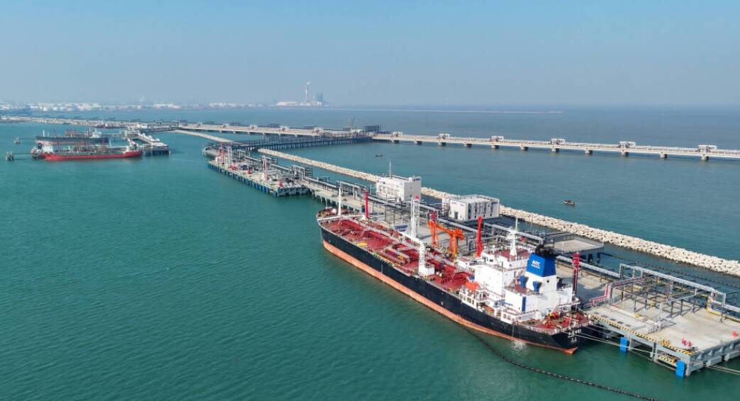 宝港国际10万吨级原油码头正式投用