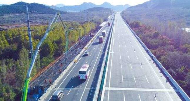济广高速济南至菏泽段改扩建四车道崭新呈现