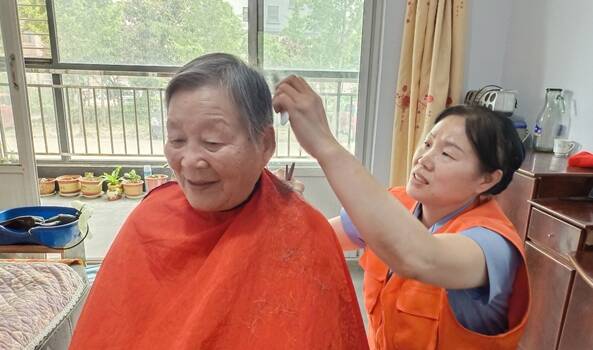 临沂河东：“时间银行”互助养老传递正能量