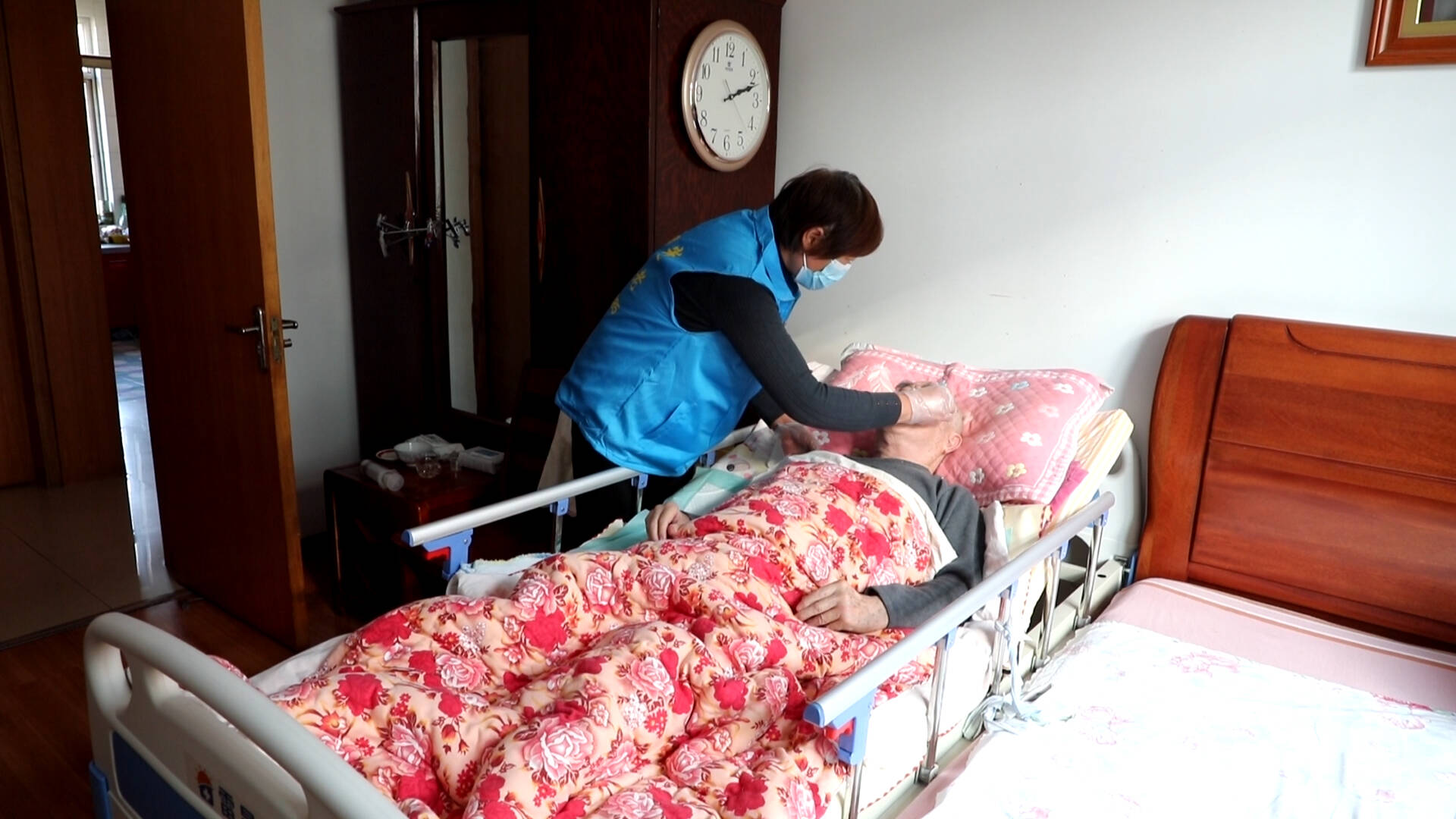 淄博市不断优化长护险办理流程 让失能老人“老有所养”