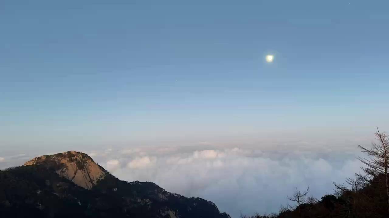 十几年一遇！泰山惊现云海月升和维纳斯带奇观