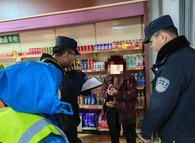 老人走失一天一夜 鄒平民警暖心救助
