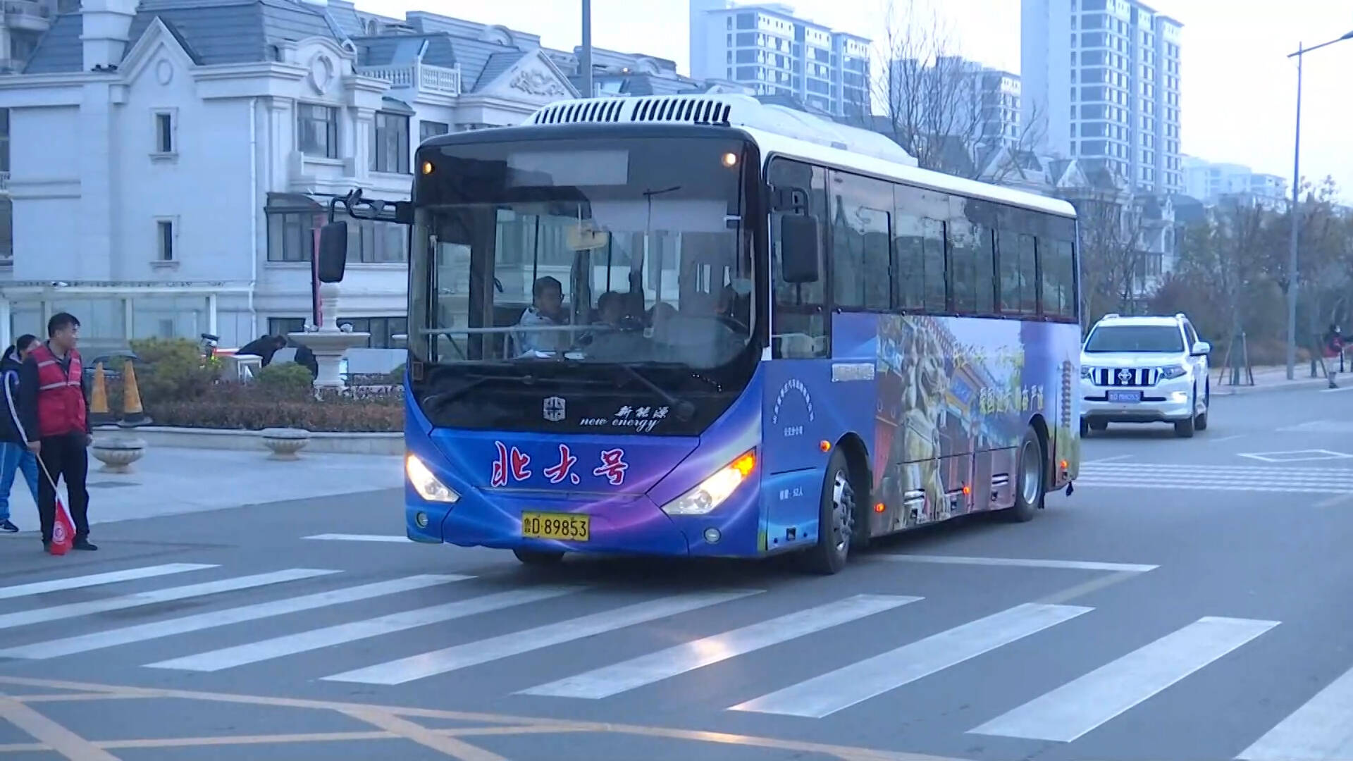 枣庄新城片区首条定制公交“开驶” “开启”学生上学新方式