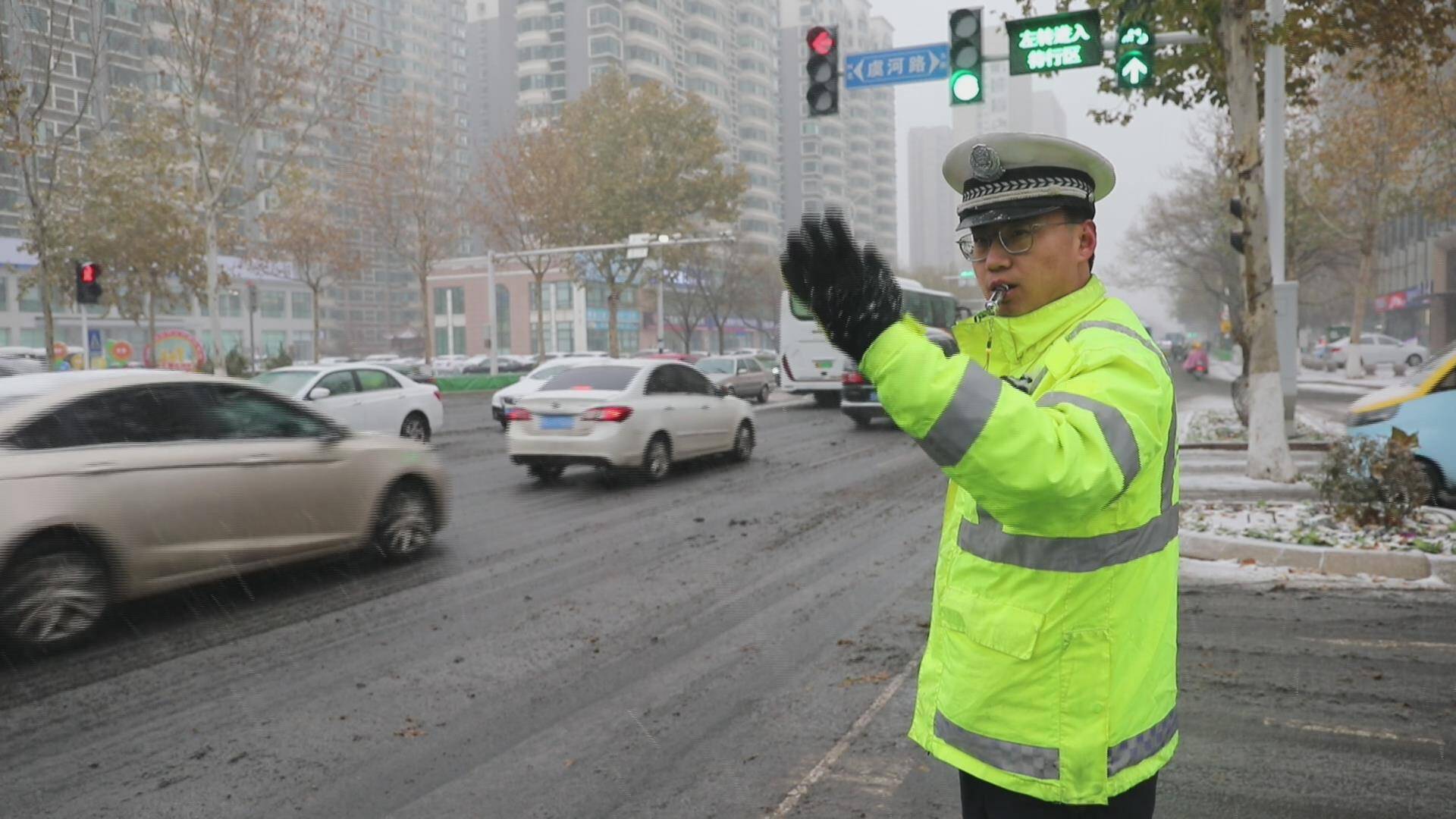 以雪为令！潍坊奎文多部门联动确保辖区道路安全畅通
