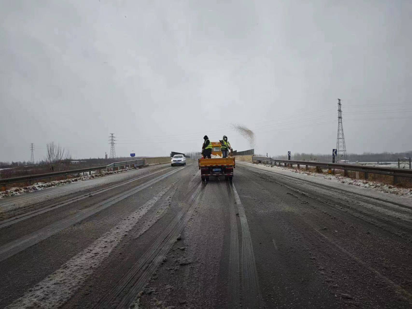 出动应急人员1076人次 建设应急物资库16个 潍坊交通运输部门全力应对雨雪冰冻恶劣天气