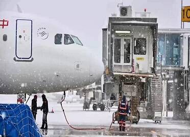 除雪保畅 烟台机场全力做好降雪期间航班和旅客服务保障