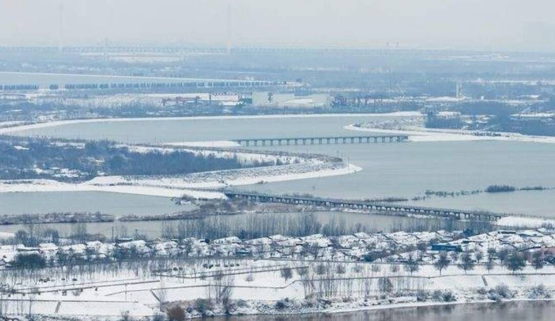 雪润济南黄河岸！好一幅壮美的北国风光画卷