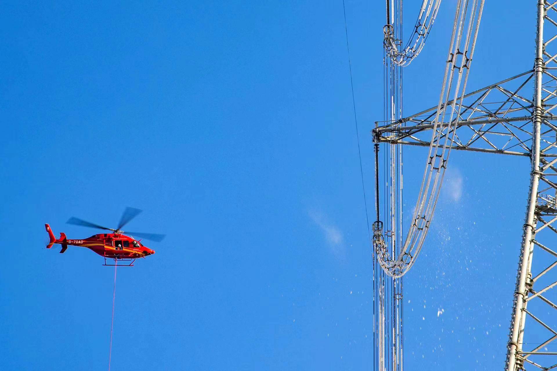 高空“破冰”，山东电网首次运用直升机应对雨雪冰冻天气