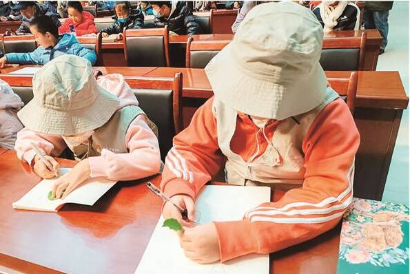 化身“观察家” 画出东营候鸟