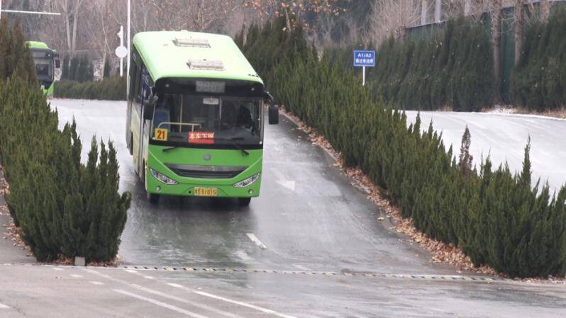 提升冰雪路面应急处置能力 莱芜公交开展实战演练