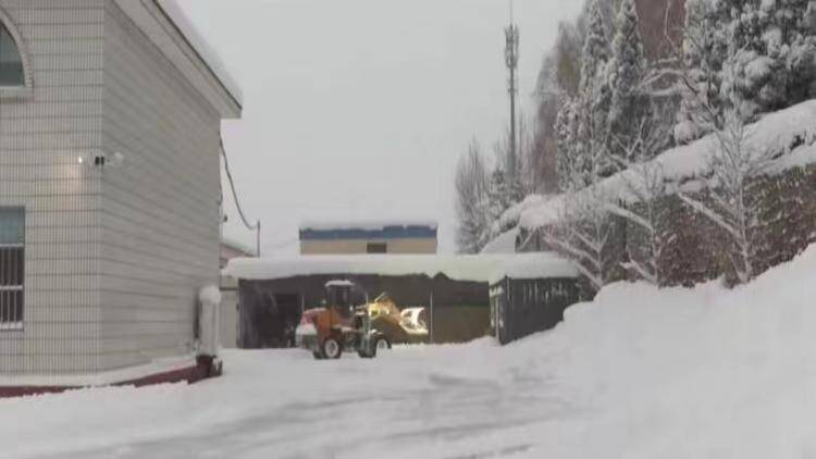 威海文登区：企业积极参与清雪 保障道路通畅