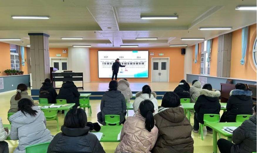 寧陽縣堽城鎮奏響指尖旋律提升彈唱技能堽城鎮中心幼兒園技能培訓