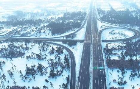 烟威首条六车道高速公路通车 全长47.02公里,设计时速120公里