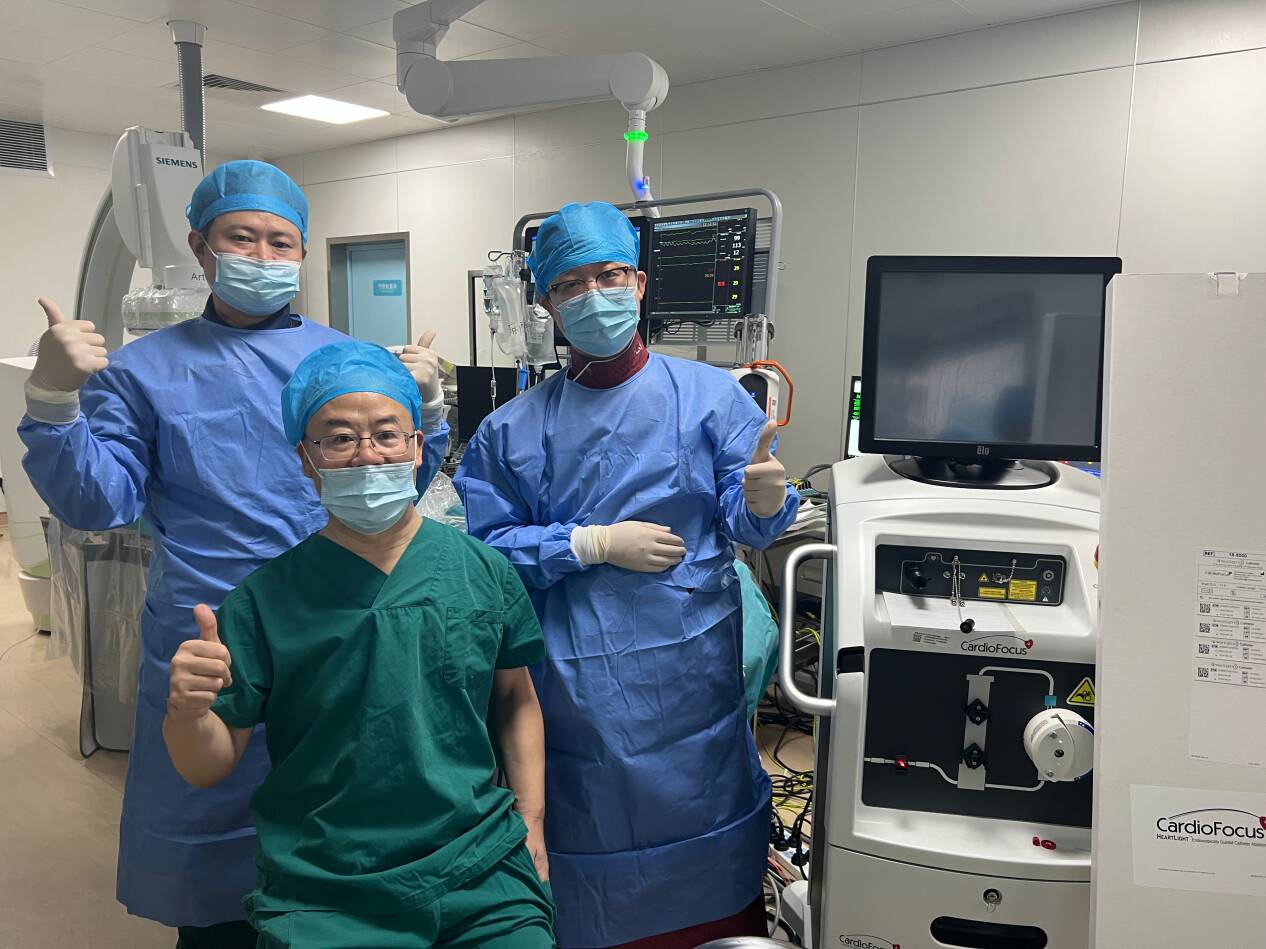 钟敬泉教授成功实施激光消融治疗房颤手术成为运用四种能量治疗房颤