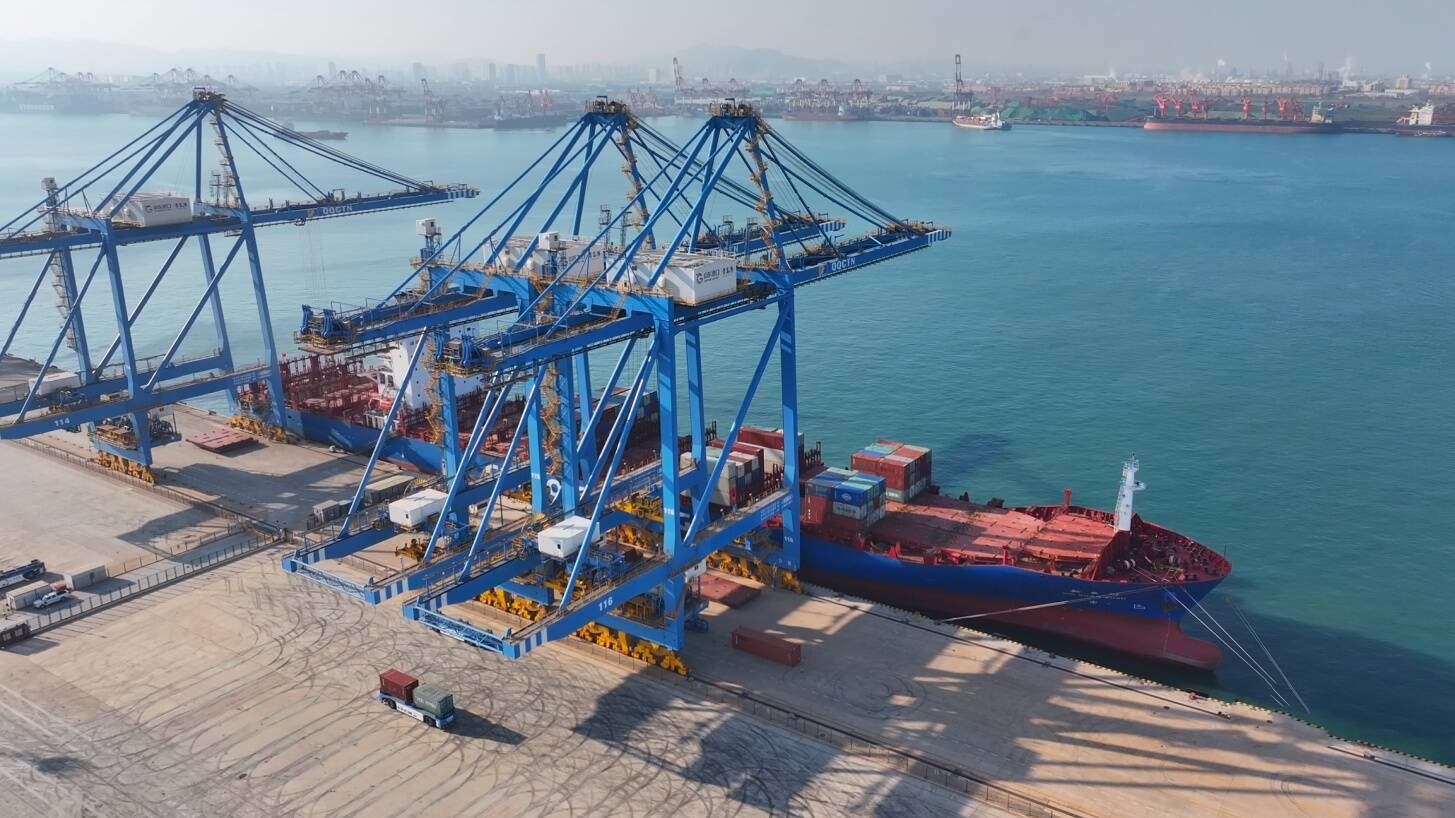 平均单机60.2自然箱/小时！山东港口青岛港自动化码头第十次刷新世界纪录