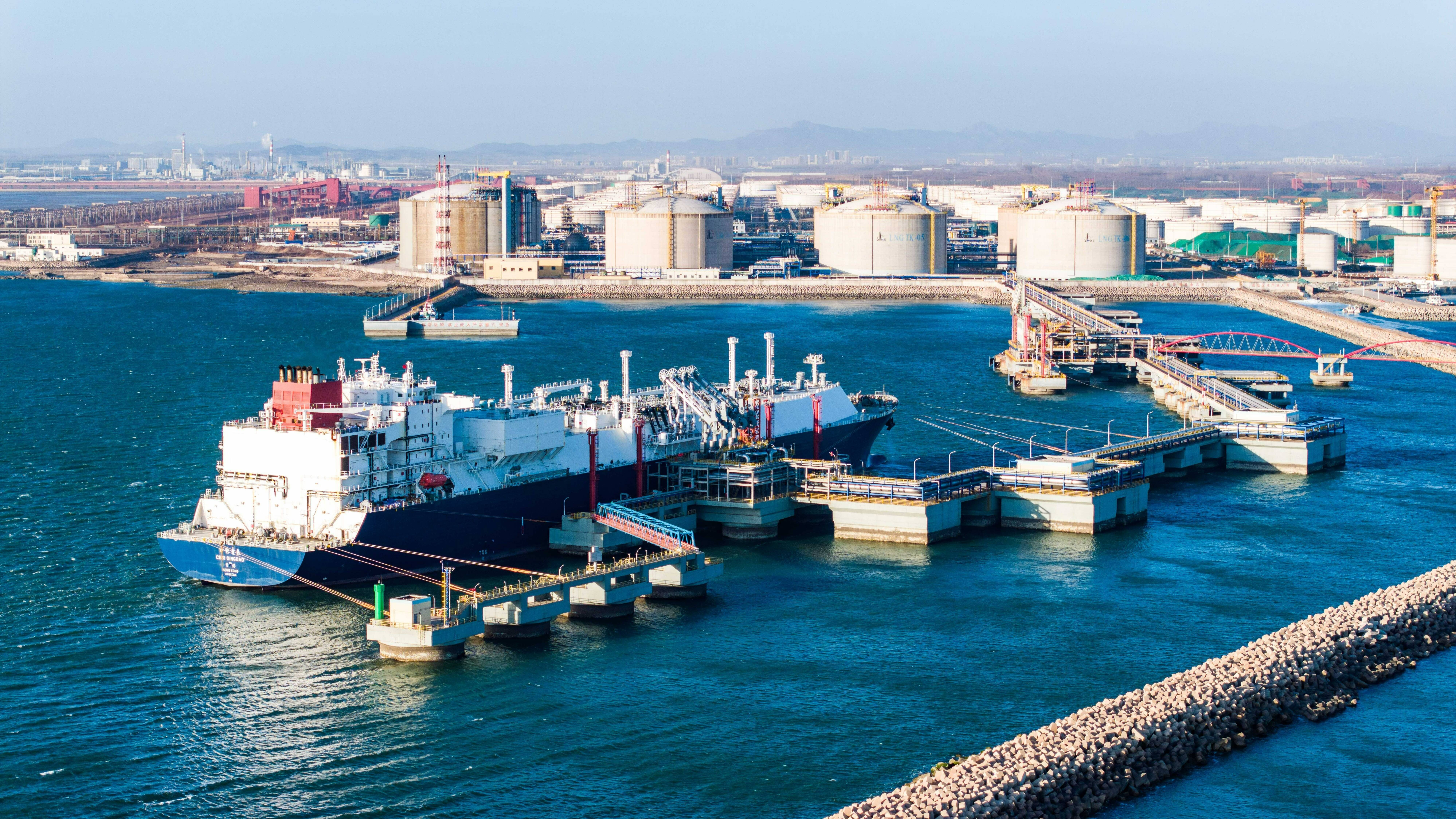 山东省内首座“双泊位”LNG码头在青投用，可满足3—26.6万方LNG船靠泊作业