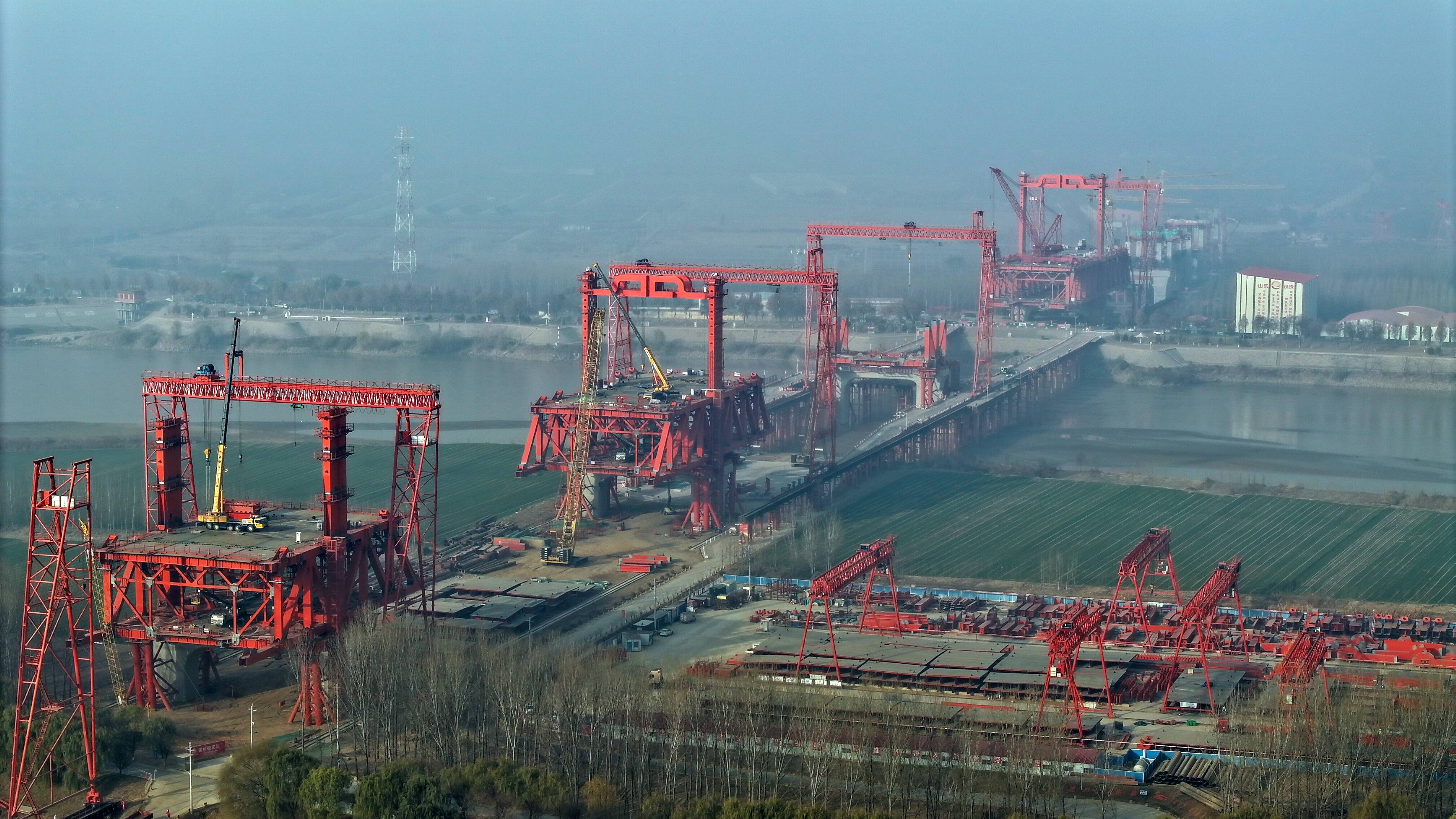 济阳黄河公铁两用特大桥钢梁架设突破2万吨